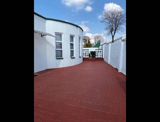 9 BEDROOM HOUSE FOR SALE IN ROBERTSHAM
